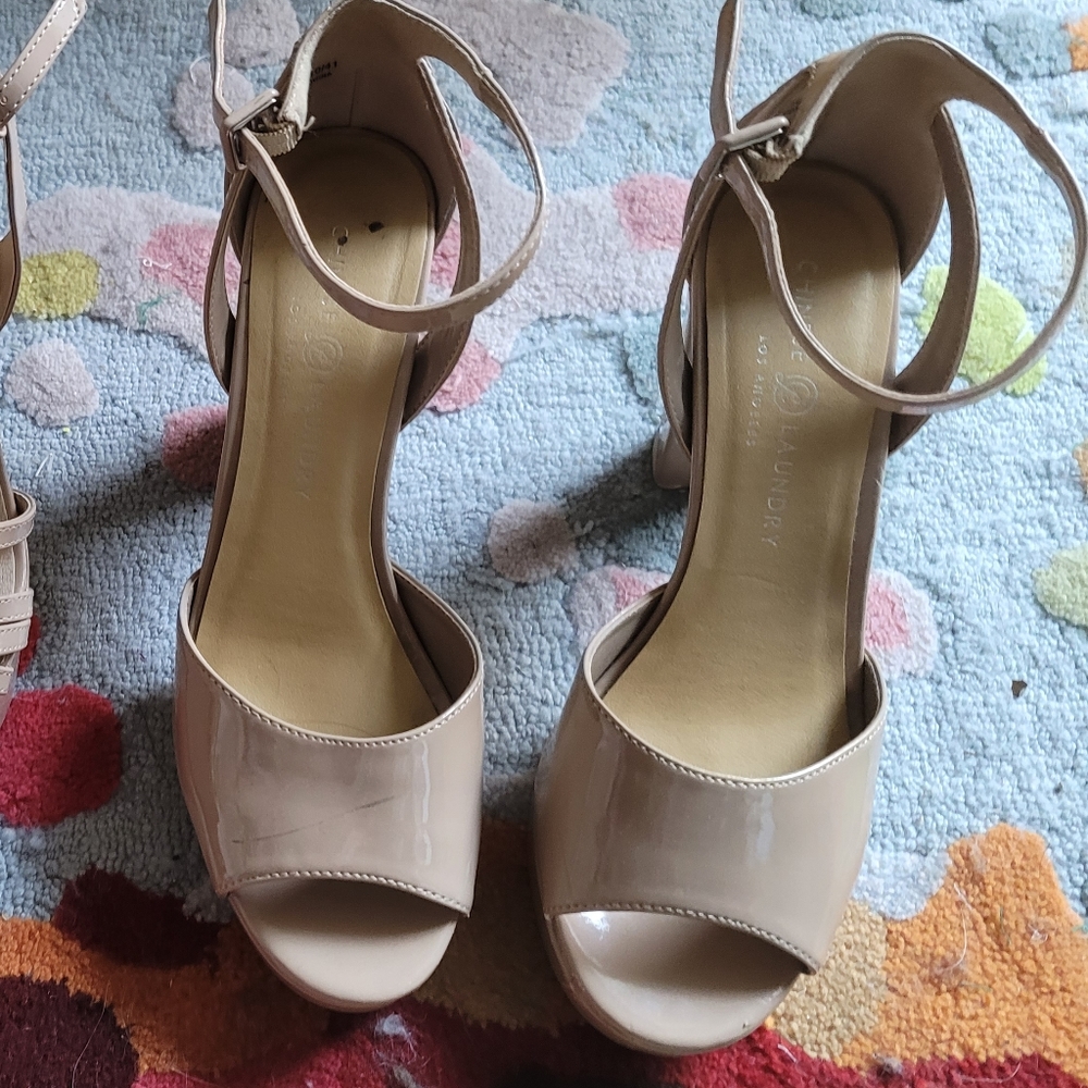 Size 10 Chinese Laundry nude heels
